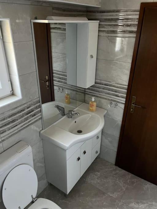 Room In Otocac Helena Екстериор снимка