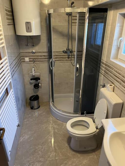 Room In Otocac Helena Екстериор снимка